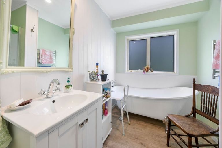 Photo of property in 1 Ataahua Place, Featherston, 5710