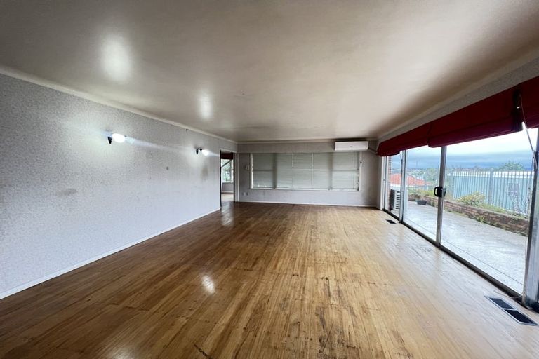 Photo of property in 4 Hillary Heights Avenue, Glendene, Auckland, 0602