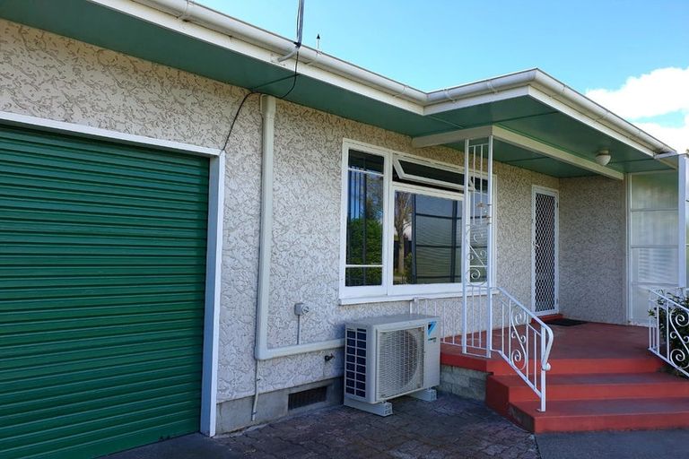 Photo of property in 2/800 Heretaunga Street East, Parkvale, Hastings, 4122