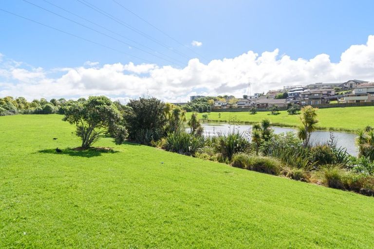 Photo of property in 12 Mediterranean Way, Goodwood Heights, Auckland, 2105
