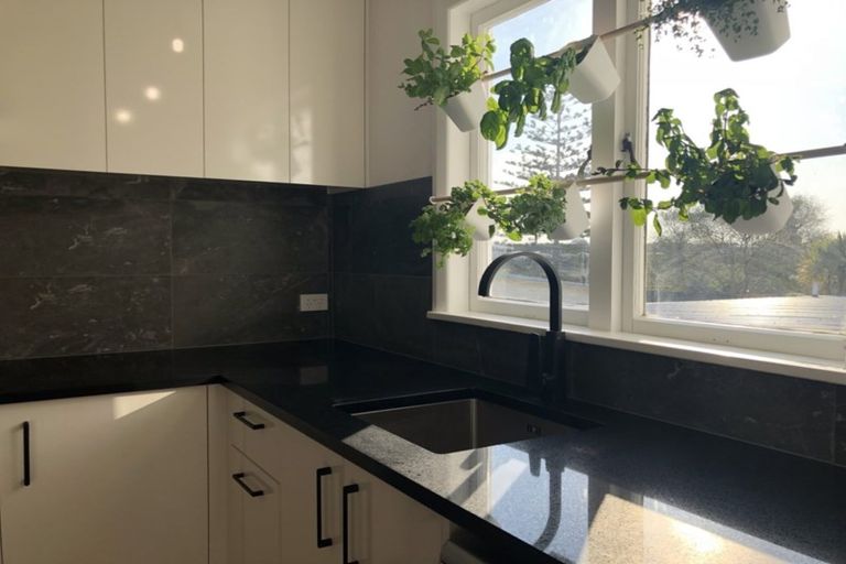 Photo of property in 2/39 Esmonde Road, Takapuna, Auckland, 0622