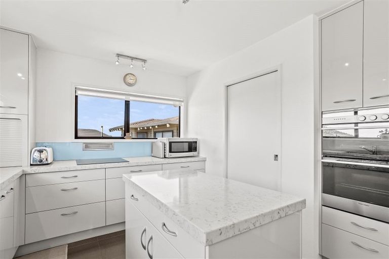 Photo of property in 10 Tatyana Place, Massey, Auckland, 0614