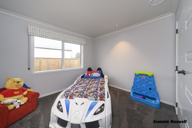 Photo of property in 17 Kowhai Street, Tokomaru, Palmerston North, 4474