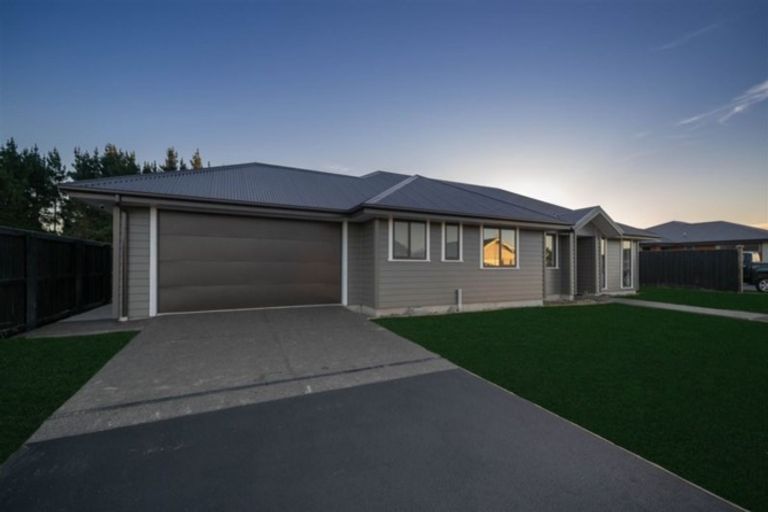 Photo of property in 84 Riverstone Drive, Riverstone Terraces, Upper Hutt, 5018