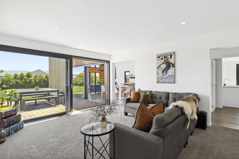 Photo of property in 7 Sapphire Spring Rise, Wanaka, 9305