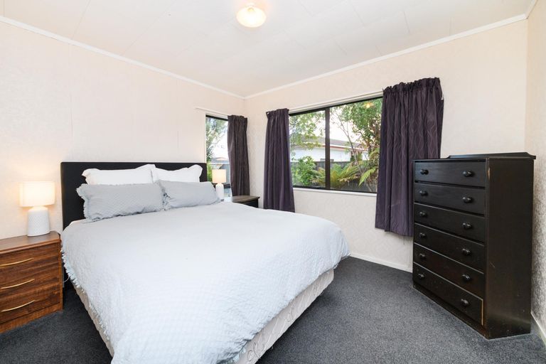 Photo of property in 2 Bevan Place, Cloverlea, Palmerston North, 4412