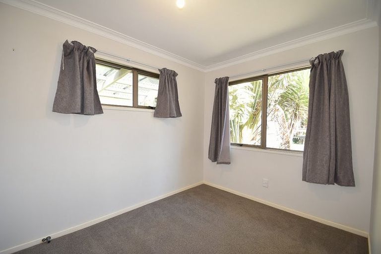 Photo of property in 24 Domain Crescent, Muriwai, Waimauku, 0881