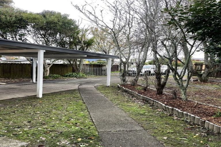 Photo of property in 1/169 Te Atatu Road, Te Atatu South, Auckland, 0610