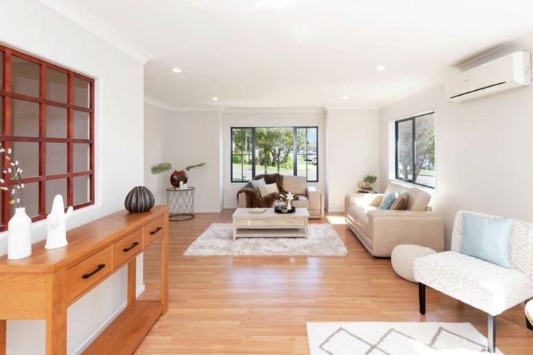 Photo of property in 52 Baverstock Road, Flat Bush, Auckland, 2016