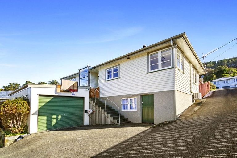 Photo of property in 322a Main Road, Tawa, Wellington, 5028