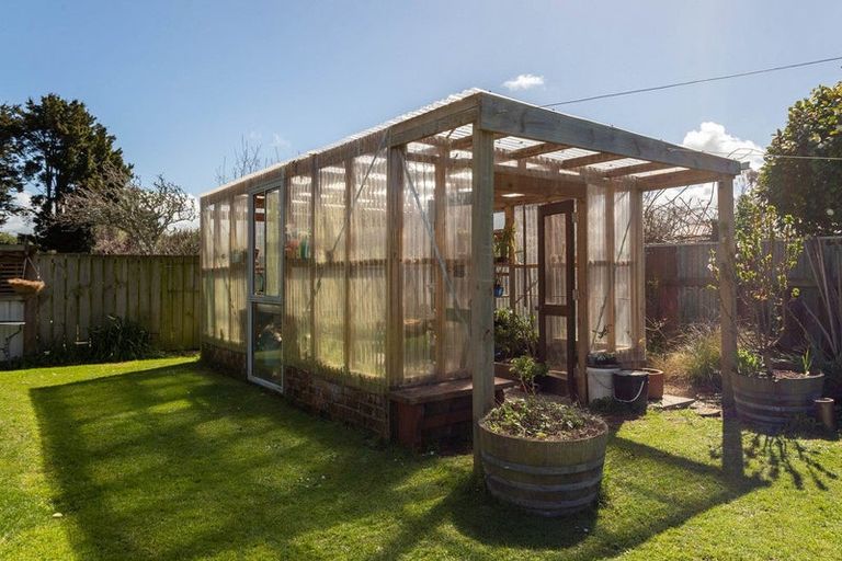 Photo of property in 69 Gladstone Street, Hawera, 4610