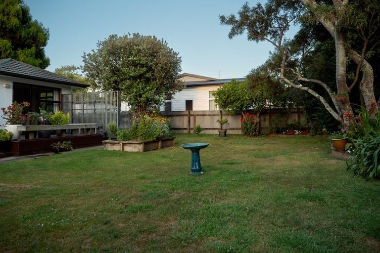 Photo of property in 114 Pahiatua Street, Hokowhitu, Palmerston North, 4410