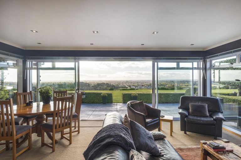 Photo of property in 38 Titirangi Drive, Fitzherbert, Palmerston North, 4471