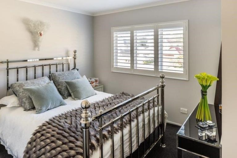 Photo of property in 202 Westchester Drive, Churton Park, Wellington, 6037