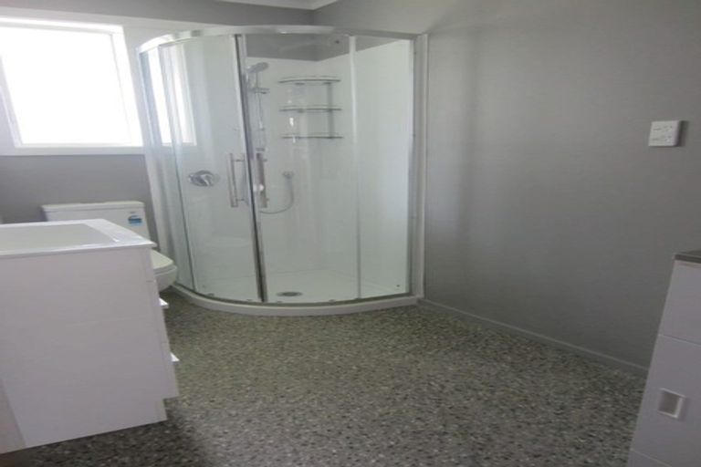 Photo of property in 2/246 Main Road, Tawa, Wellington, 5028