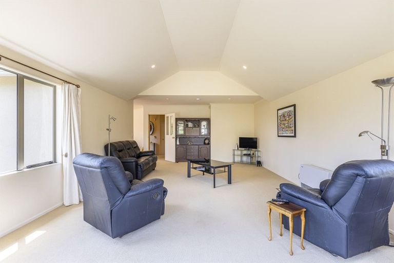 Photo of property in 20 Ruapehu Drive, Fitzherbert, Palmerston North, 4410