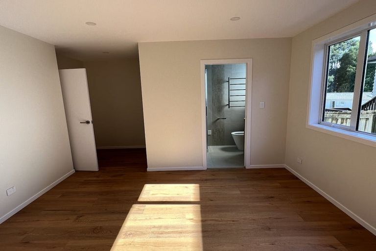 Photo of property in 62a Vandeleur Avenue, Birkdale, Auckland, 0626