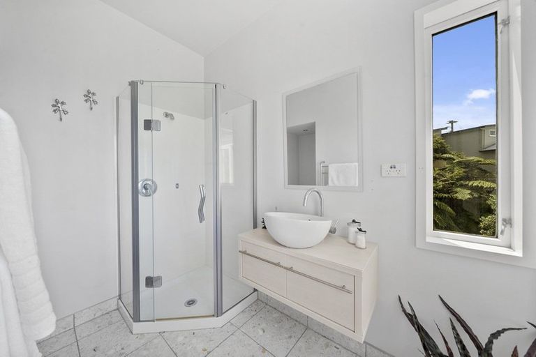 Photo of property in 51 Harbour View Road, Northland, Wellington, 6012