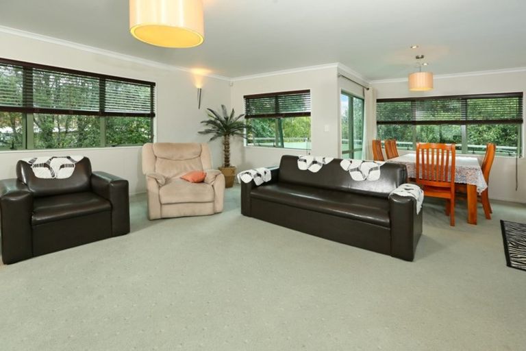 Photo of property in 28a Felgrove Street, Glendene, Auckland, 0602