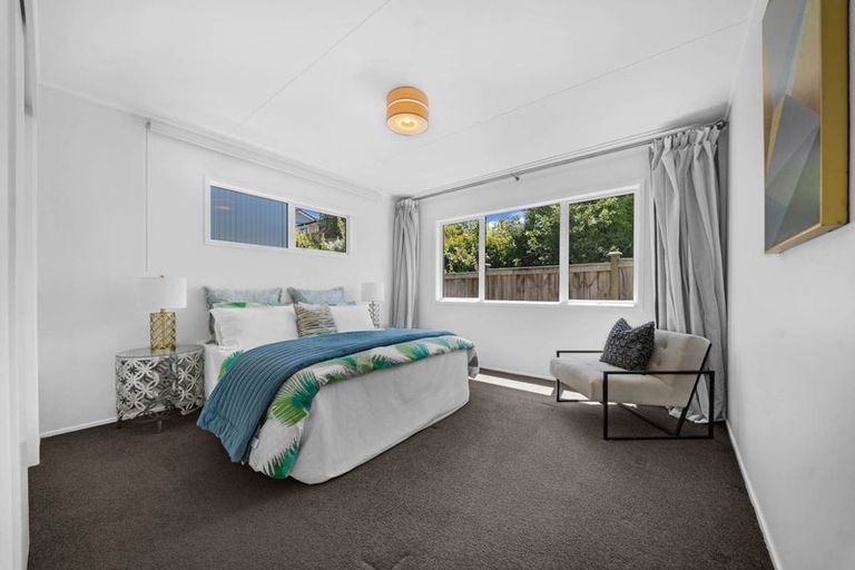 Photo of property in 3 Regency Place, Sunnynook, Auckland, 0632