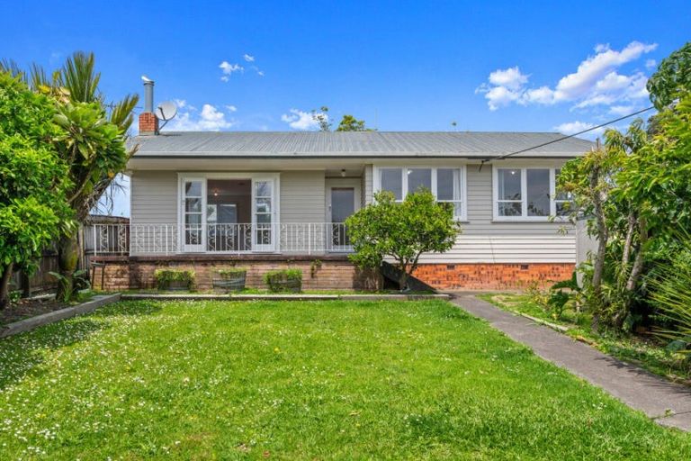 Photo of property in 71 Sylvan Crescent, Te Atatu South, Auckland, 0610