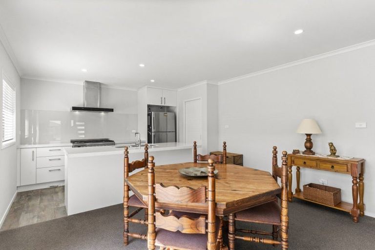 Photo of property in 32 Harding Drive, Papamoa Beach, Papamoa, 3118