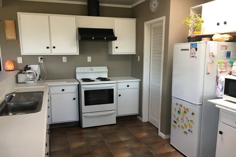 Photo of property in 1/20 Churchill Road, Murrays Bay, Auckland, 0630