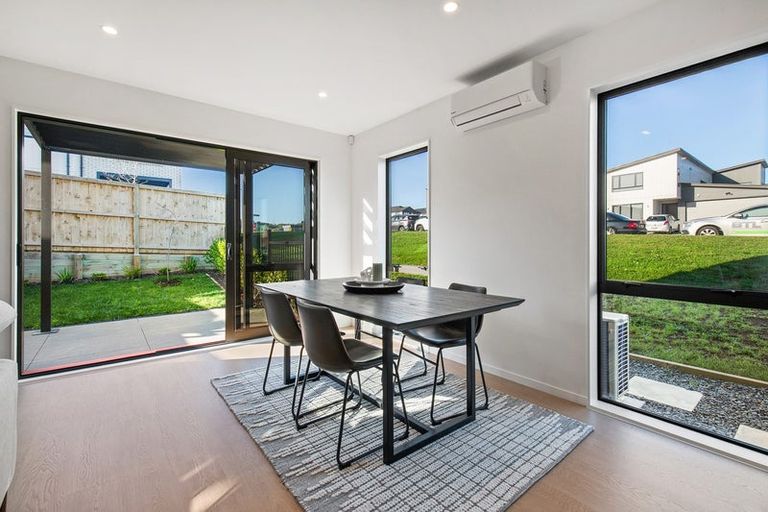 Photo of property in 2/529g Massey Road, Mangere, Auckland, 2022