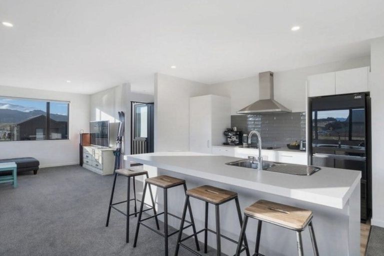 Photo of property in 39 Obelisk Street, Wanaka, 9305