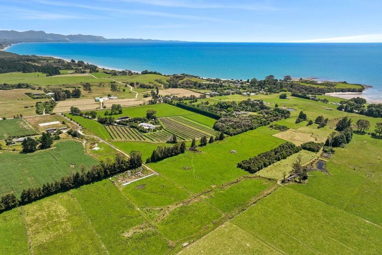 Photo of property in 120 Patons Rock Road, Patons Rock, Takaka, 7182