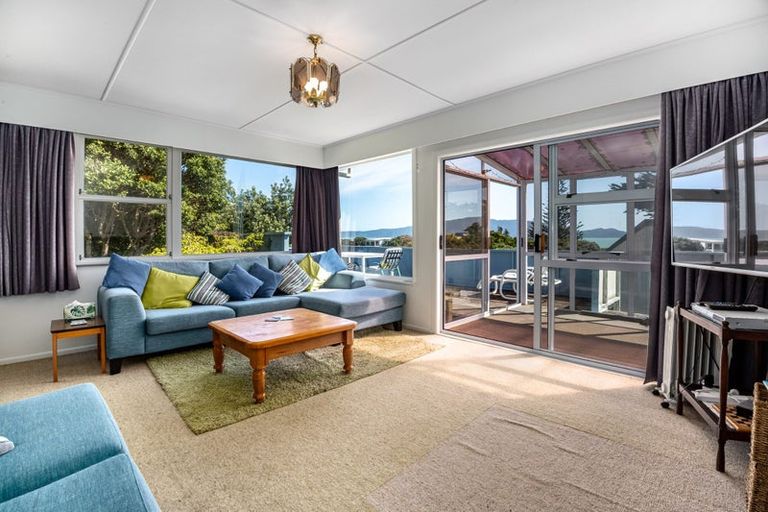 Photo of property in 4 Rangihiroa Street, Waikanae Beach, Waikanae, 5036