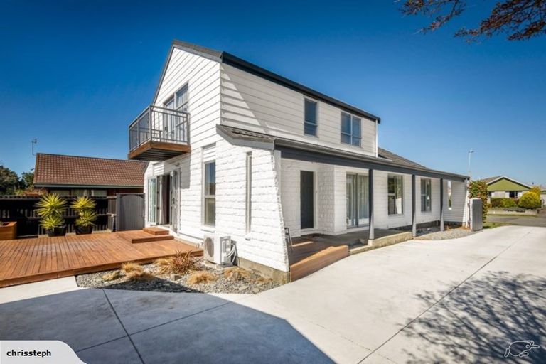 Photo of property in 18 Heathglen Avenue, Parklands, Christchurch, 8083