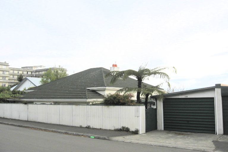 Photo of property in 108 Chaucer Road, Hospital Hill, Napier, 4110