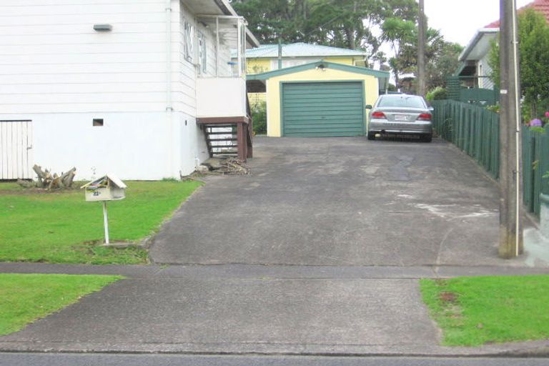 Photo of property in 2/32 Kamara Road, Glen Eden, Auckland, 0602