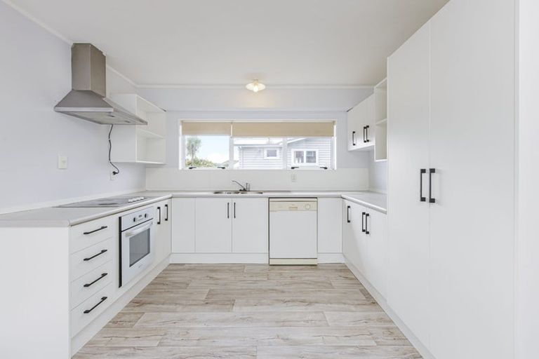 Photo of property in 2/41 Uxbridge Road, Mellons Bay, Auckland, 2014