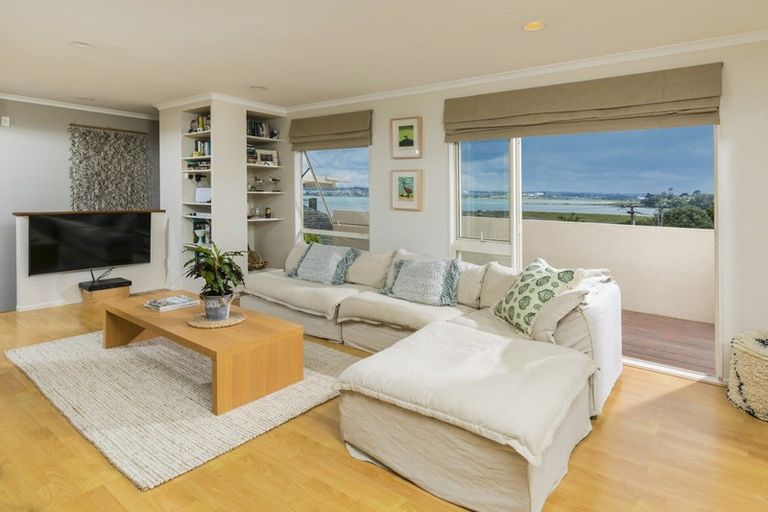 Photo of property in 2/102 Beresford Street, Bayswater, Auckland, 0622