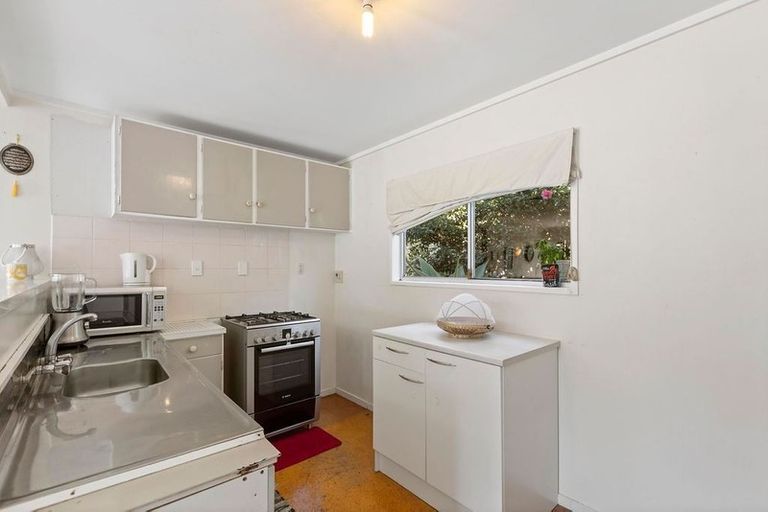 Photo of property in 2/18 Bevyn Street, Castor Bay, Auckland, 0620