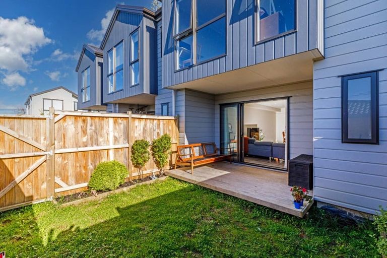 Photo of property in 10e Roberts Road, Te Atatu South, Auckland, 0610