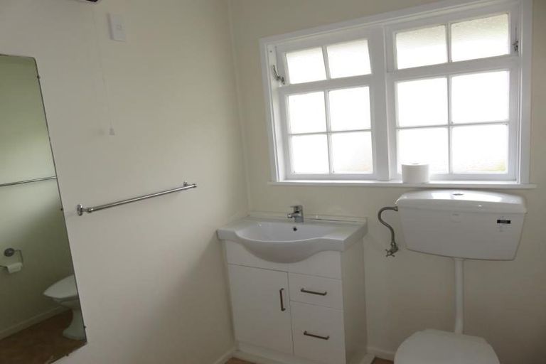 Photo of property in 3a Thurleigh Grove, Karori, Wellington, 6012