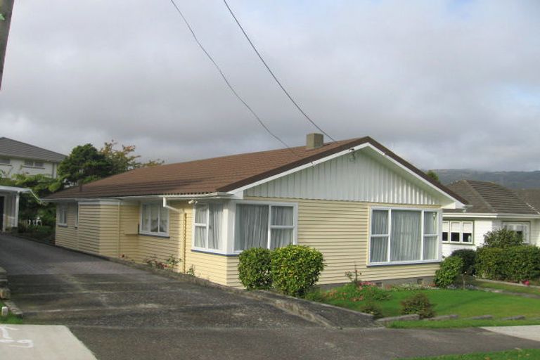 Photo of property in 12 Saint Johns Terrace, Tawa, Wellington, 5028