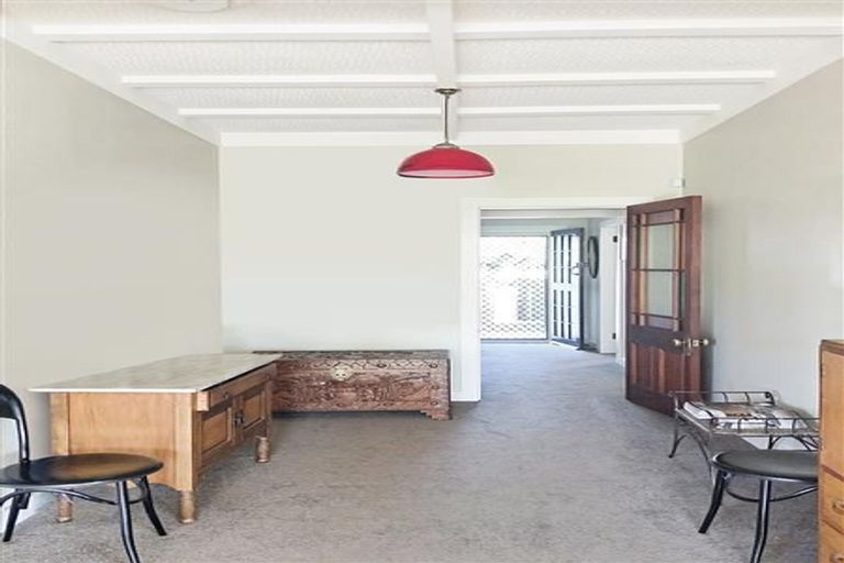 Photo of property in 42 Tui Street, Point Chevalier, Auckland, 1022