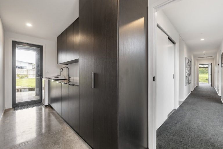 Photo of property in 9b Cross Street, Lepperton, New Plymouth, 4373