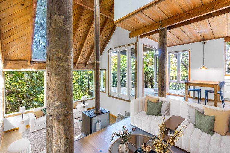 Photo of property in 40 Otitori Bay Road, Titirangi, Auckland, 0604