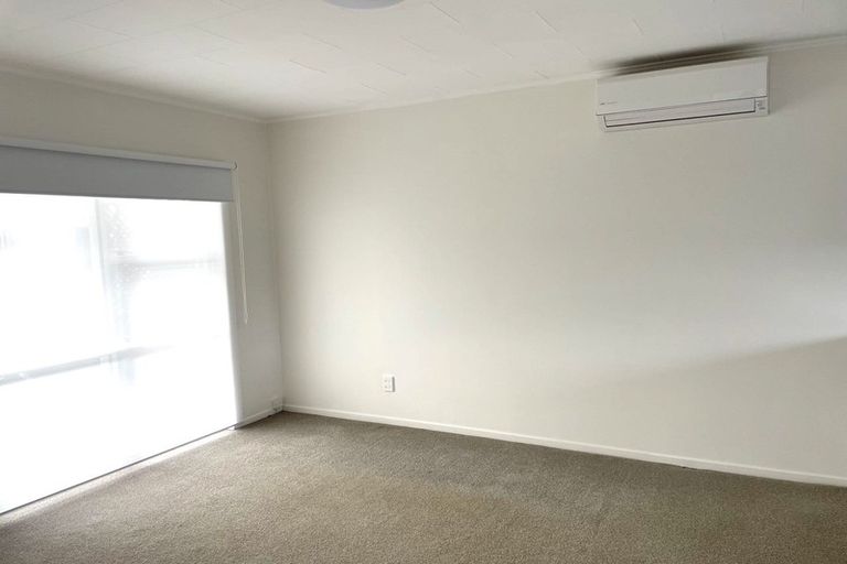 Photo of property in 3/122 Archers Road, Glenfield, Auckland, 0629