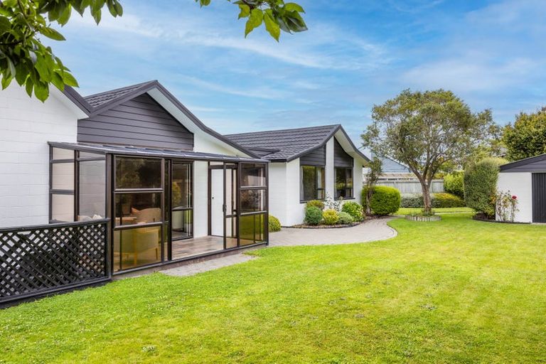 Photo of property in 11a Woodstock Place, Russley, Christchurch, 8042