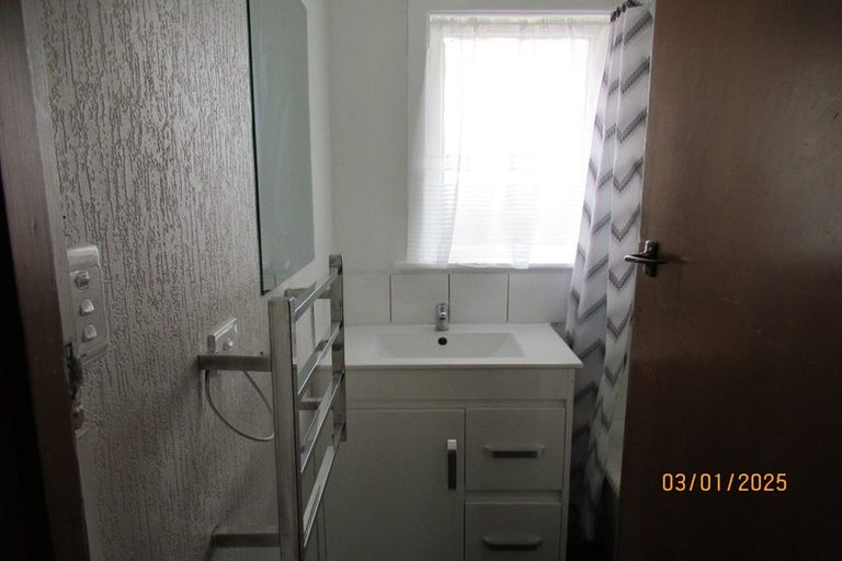 Photo of property in 17 Oreil Avenue, West Harbour, Auckland, 0618