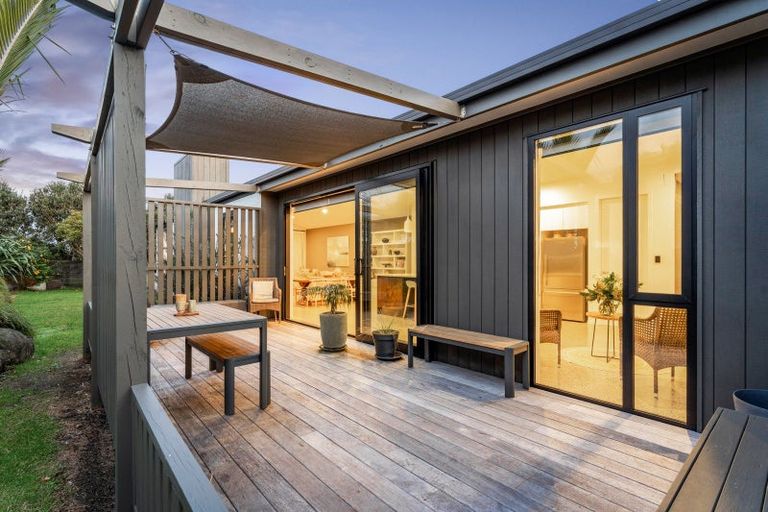 Photo of property in 6 Sandpiper Avenue, Point Wells, 0986