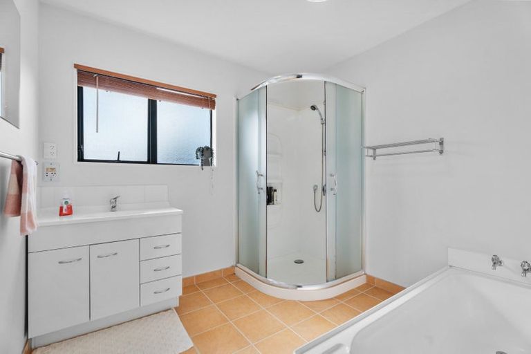 Photo of property in 2/12 Gazelle Avenue, Beach Haven, Auckland, 0626
