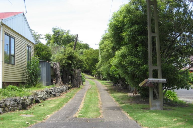 Photo of property in 97 Taylor Road, Mangere Bridge, Auckland, 2022