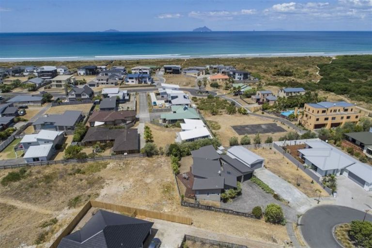Photo of property in 15 Kihi Place, Ruakaka, 0116